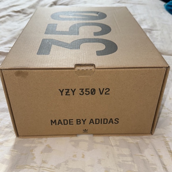 YZY 350 V2 - Picture 7 of 7